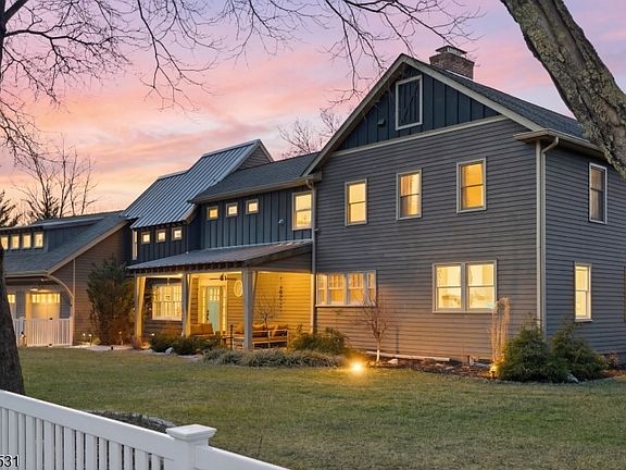 3rd image of 48 Maple Ave