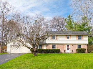 92 Hillary Ln, Penfield, NY