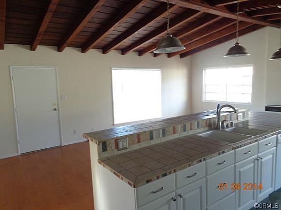 4th image of 10522 Victoria Ave