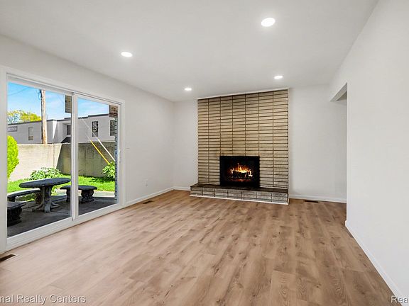 5th image of 18444 Addison Dr