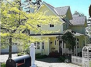 1821 Virginia Ct NE, Bainbridge Island, WA 98110