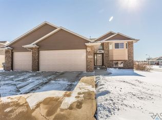 7413 W Zinnia Cir, Sioux Falls, SD 57106