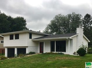 1132 Valley View Dr, Vermillion, SD 57069