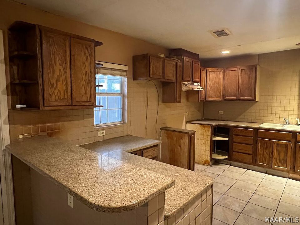 1st image of 705 Iris Ln
