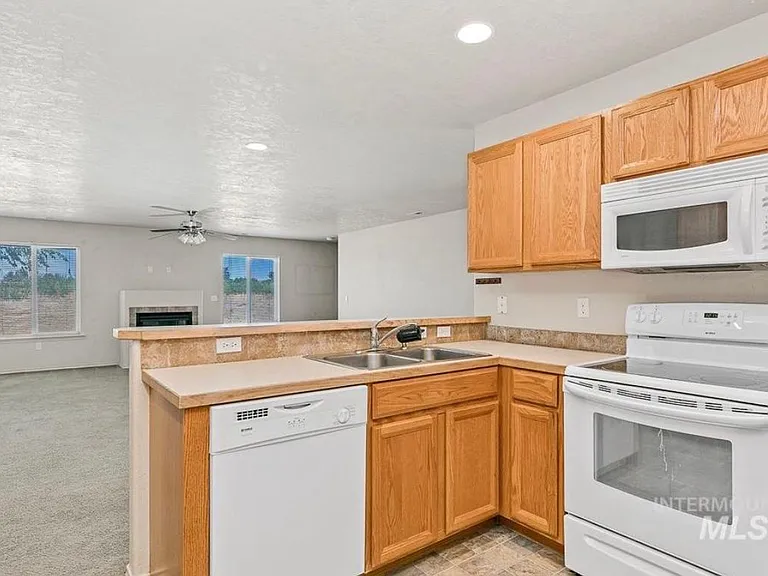 140 SW Quaker Dr — Photo 14