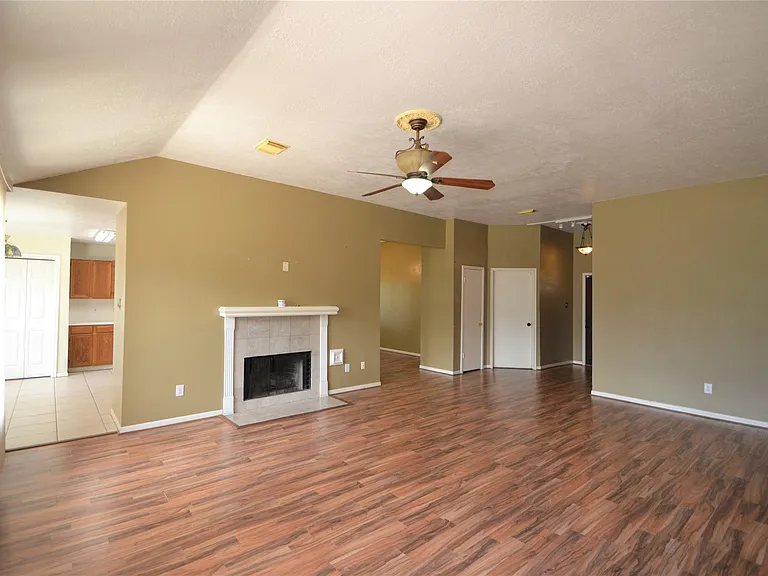 2818 Russett Pl W — Photo 4