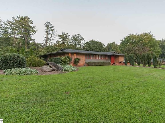 3rd image of 100 Dundee Ln