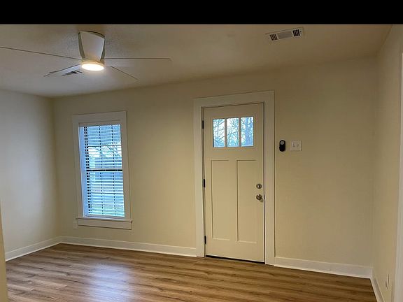 3rd image of 916 Ridge Rd