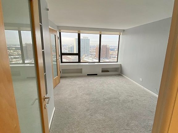 5th image of 3930 N Pine Grove Ave APT 2104