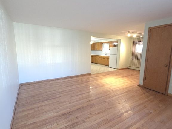4th image of 3707 Clarence Ave