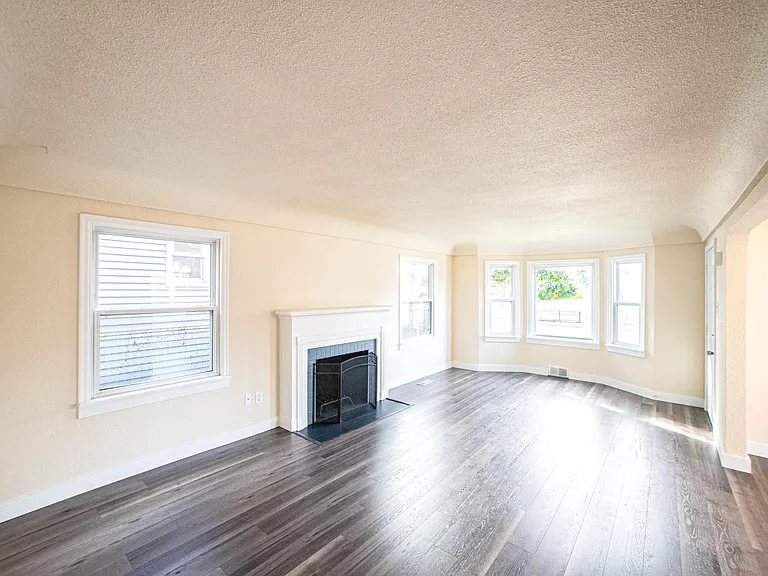 919 S Sprague Ave — Photo 2