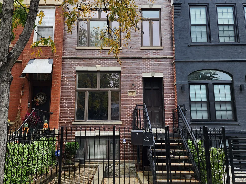 2742 W Warren Blvd #1
