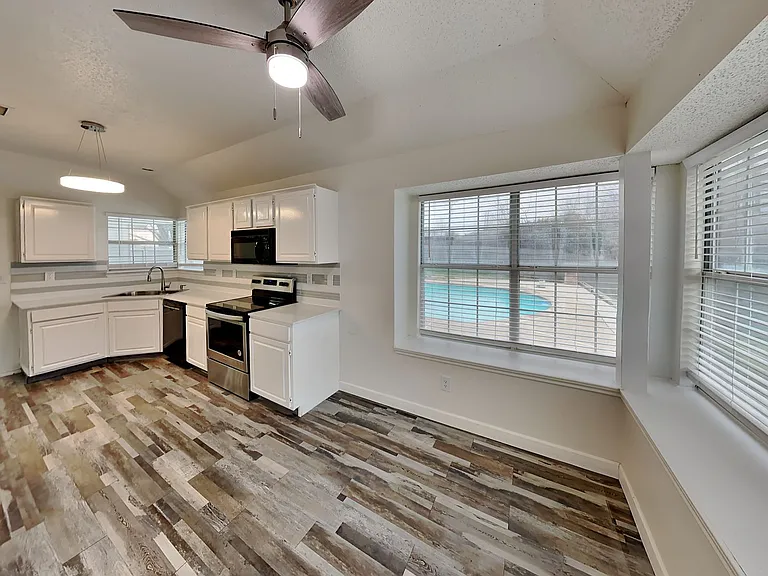 2829 Salado Trl — Photo 7