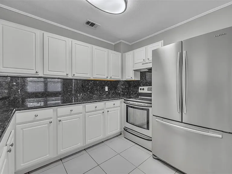 1811 Park Lake St — Photo 13