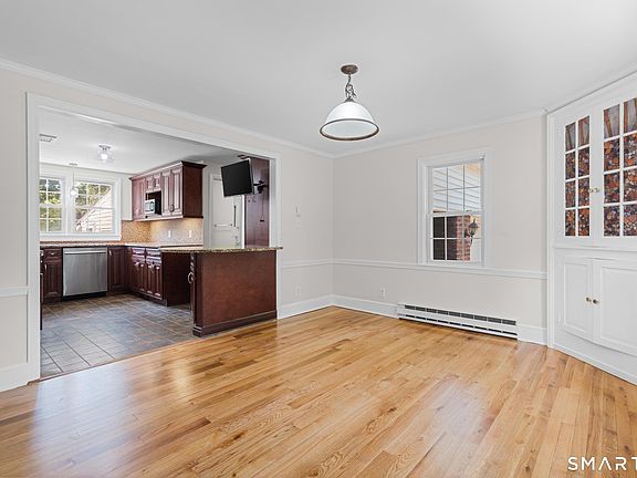 2nd image of 282 Tunxis Road