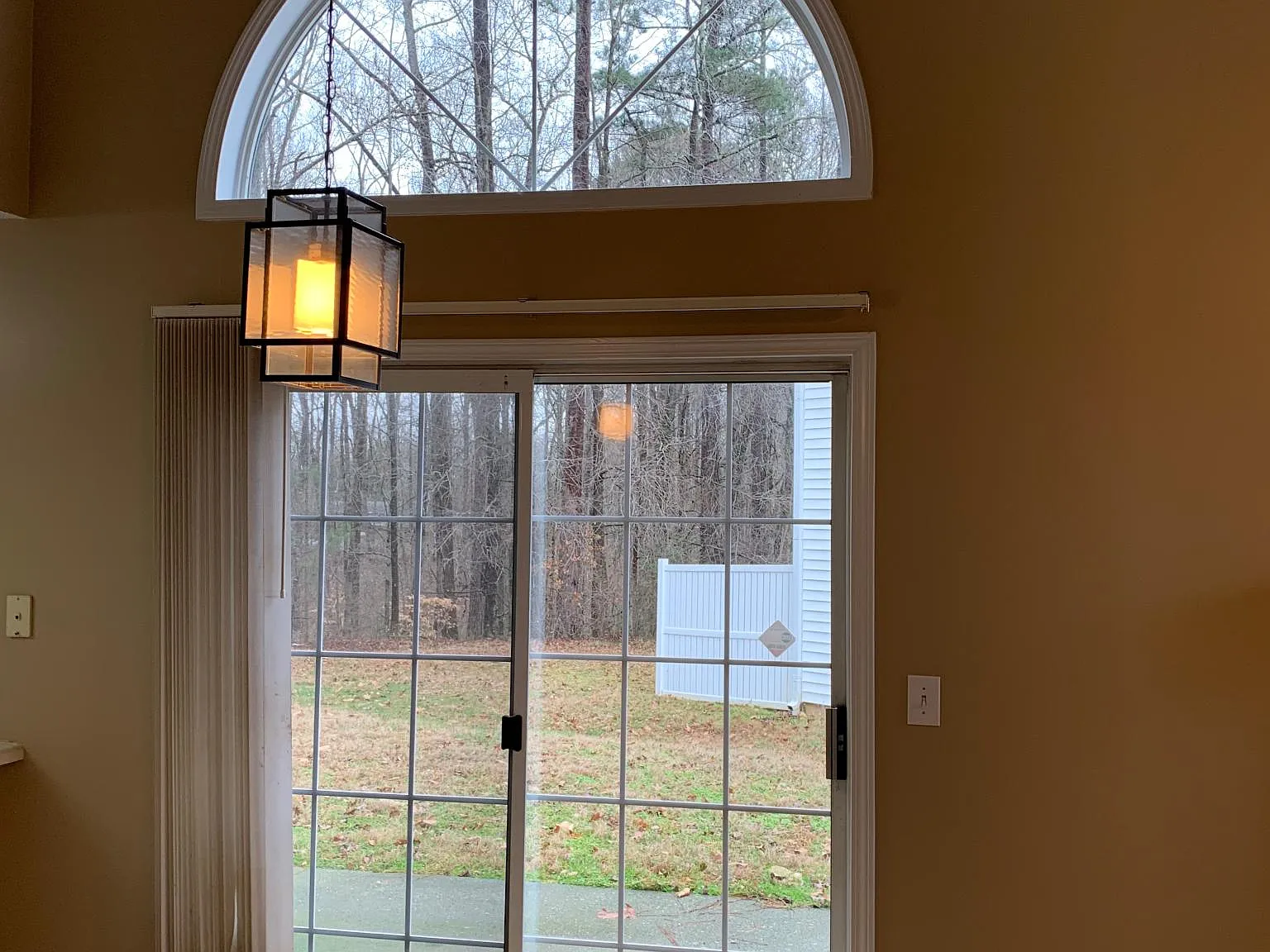 3 bed, 1200 sqft, $1,985 — Photo 4