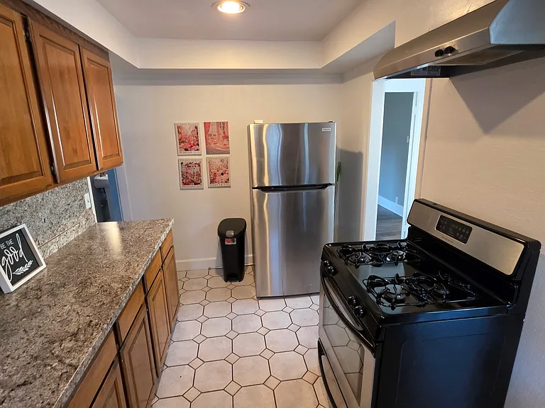 828 Orizaba Ave — Photo 12