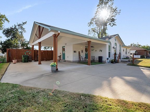 2nd image of 4789 Janie Ave
