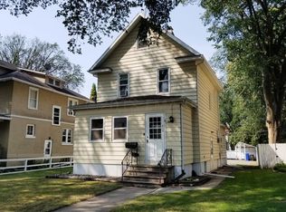 915 6th St S, Fargo, ND 58103