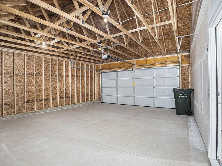 515 Burr St — Photo 23