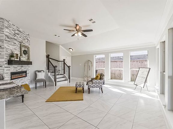 4th image of 5023 Royal Cypress Dr
