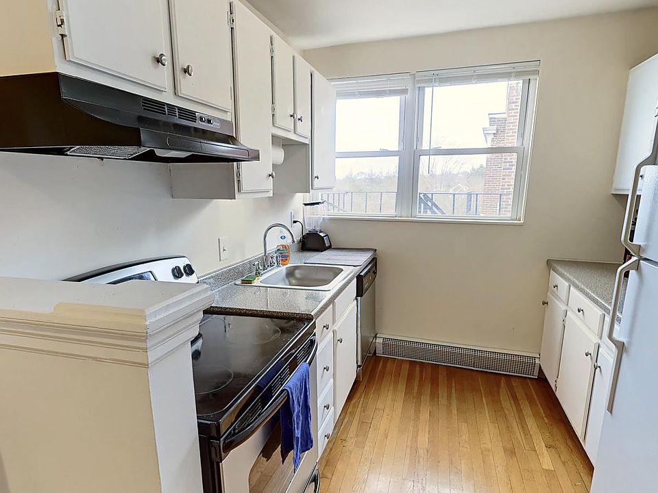 2nd image of 402 Highland Ave #U42