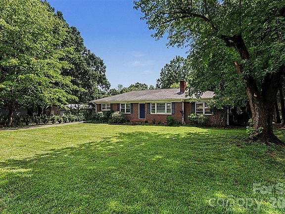 4th image of 1819 Lumpkin Cir