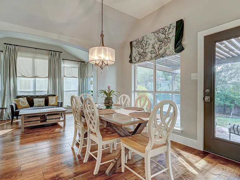 2639 Henley Dr — Photo 10
