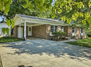 104 S Tunstall Ave, Apex, NC 27502