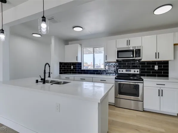1225 Arrowhead Ave, Las Vegas, NV 89106