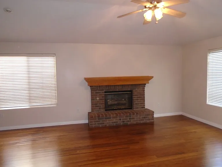 10314 Iroquois Ln — Photo 2