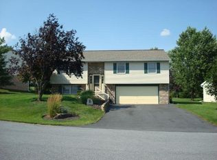 102 E Manor Dr, Lititz, PA 17543