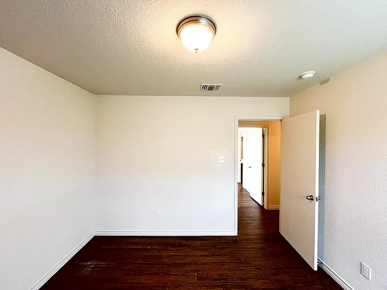 1509 Justin Loop #A — Photo 34