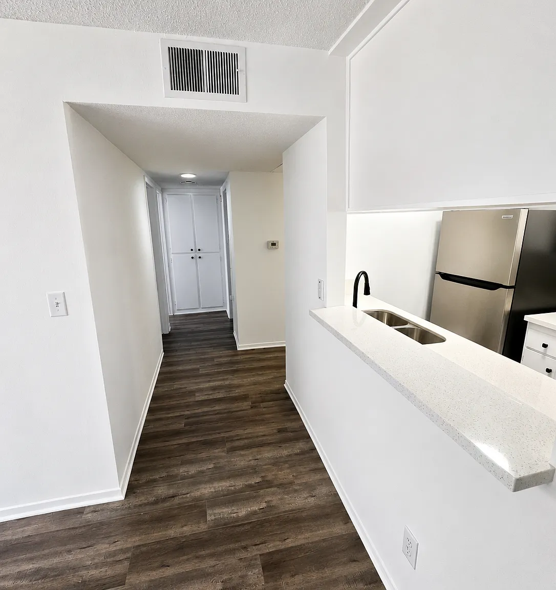 5531 Corteen Pl — Photo 4