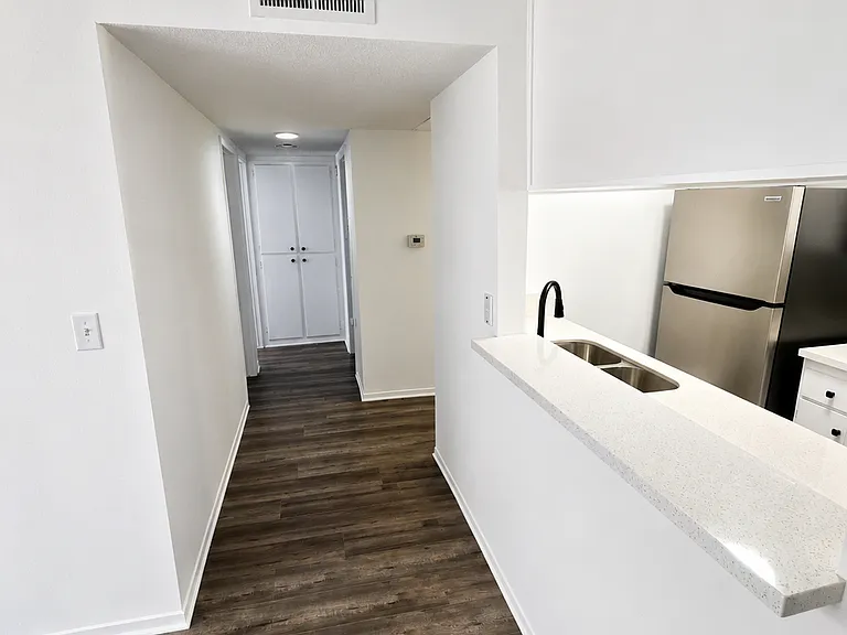 5531 Corteen Pl — Photo 3