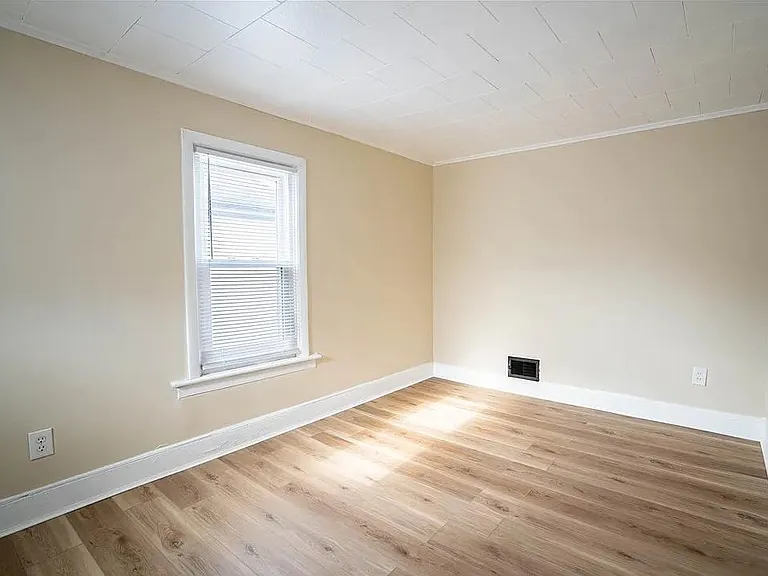 327 William St — Photo 20