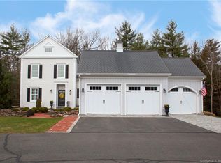 8 Erins Way, Simsbury, CT 06070