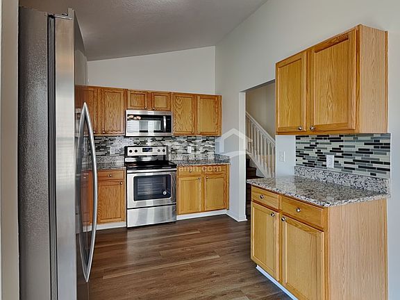3rd image of 814 Holly Farms Dr