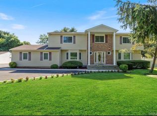 2 Vanderbilt Pkwy, Dix Hills, NY 11746
