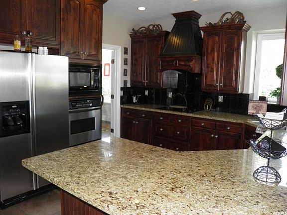 4th image of 2283 W Old Rosebud Ln