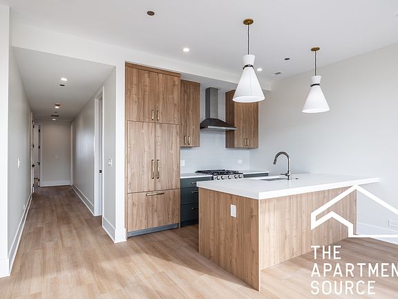 4th image of 1624 W Grand Ave #2W