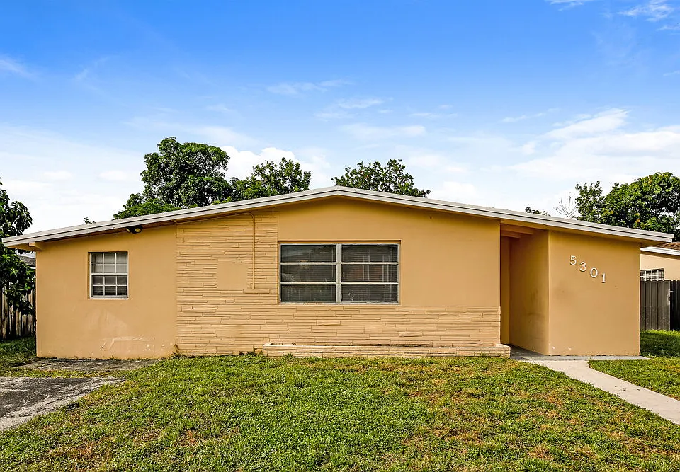 5301 NW 11th St