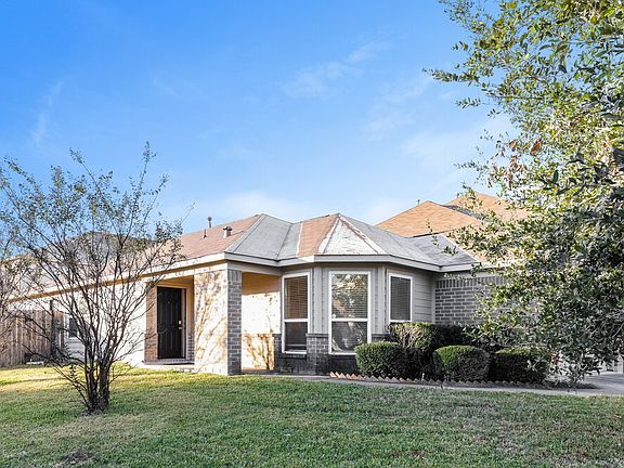 3rd image of 4862 Fair Oak Dale Ln