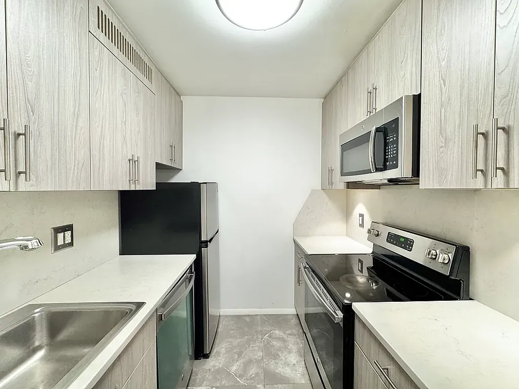 433 West 43rd Street — Photo 3