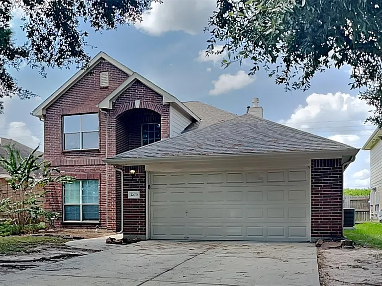 22076 Knights Cove Dr — Photo 1