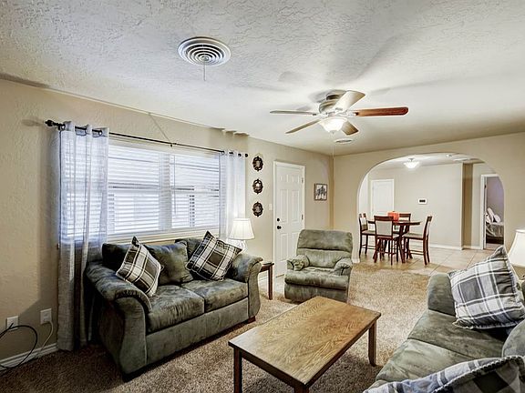 3rd image of 1811 NW Crosby Park Blvd