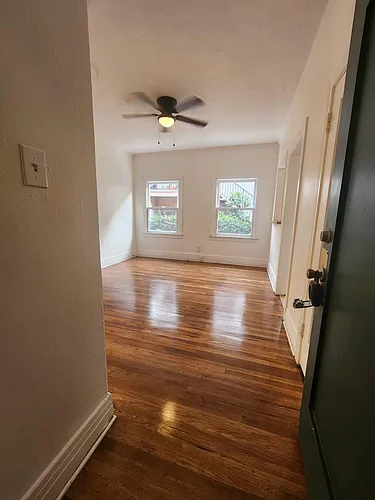 210 N Kenmore Ave #4 Photo 1