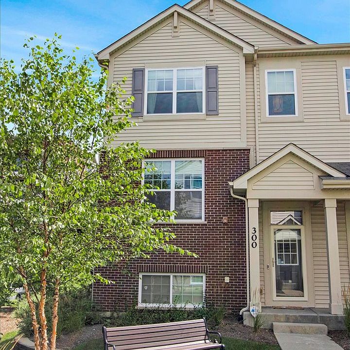 1st image of 300 Lexington Ln