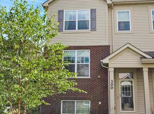300 Lexington Ln, Rolling Meadows, IL 60008