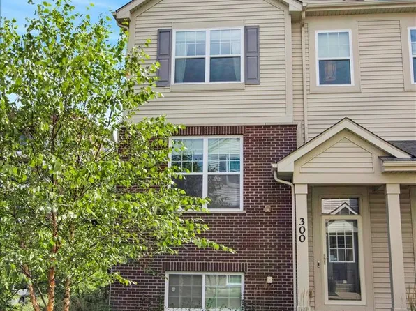 300 Lexington Ln, Rolling Meadows, IL 60008